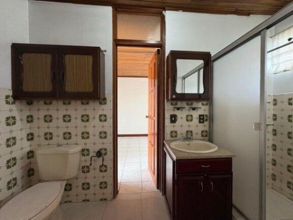 Casa esquinera con uso mixto y gran jardín en Alajuela #26-748 GS en Alajuela — $750,000