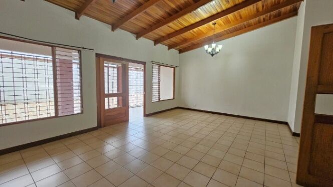 Alquiler y venta de casa ubicada en curridabat granadilla 26-1108 en Granadilla, Curridabat, San José — $2,300