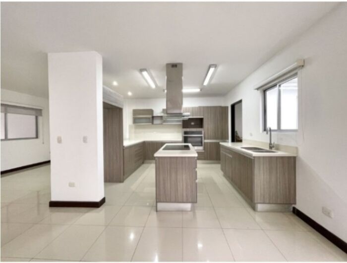 VENDO CASA MODERNA EN POZOS-SANTA ANA. in Pozos, Santa Ana, San José — $340,000