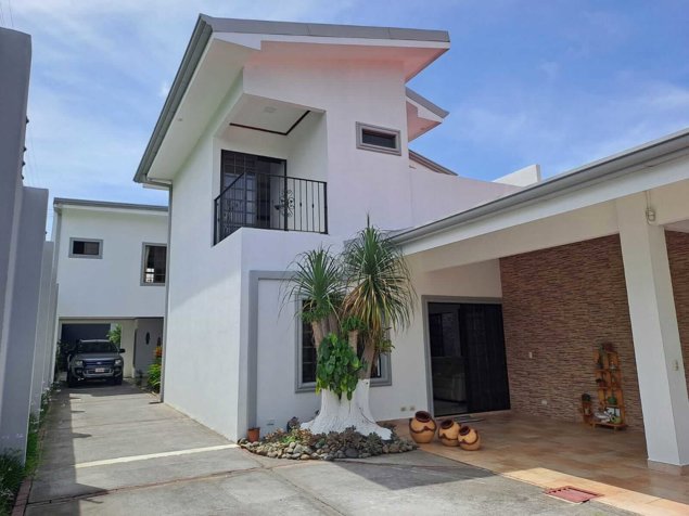 Sto Domingo Heredia 3 hab 2 plantas, piscina, rancho, área social in San Vicente, Santo Domingo, Heredia — ₡ 325 000 000 - Photo 2 of 45