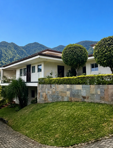 VENTA / Lujosa Propiedad (Permiso de Uso Comercial), Escazú en San Antonio, Escazú, San José — $795,000 - Foto 2 de 43