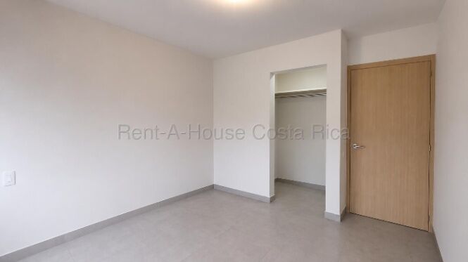 Apartamento en alquiler en Condominio del Este, Curridabat #26-2215 GS en Tirrases, Curridabat, San José — $1,000