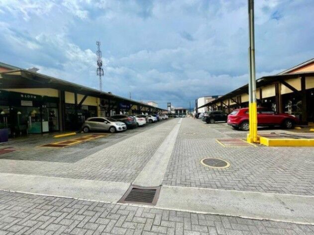Local Comercial en Venta en Escazú, San José. en Escazú, San José — $420,000