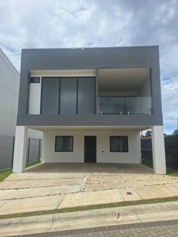 Tres Rios casa en condominio Hacienda Peraz en Tres Ríos, La Unión, Cartago — ₡ 1 600