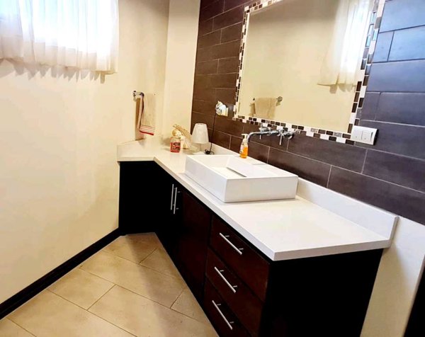VENDO CASA EN ELEGANTE.CONDOMINIO CERCA DE WALMART CURRIDABAT in Curridabat, San José — $570,000