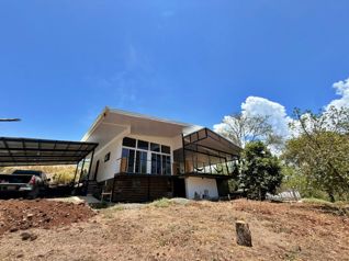 Venta de finca con casa moderna y árboles frutales, Tárcoles. (MV)