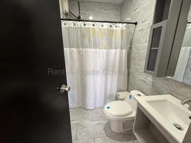 Venta de Propiedad Comercial y Residencial 2 LOCALES Y 2 APTOS en San Rafael de Escazú. RAH 27-870 en San Rafael, Escazú, San José — $550,000 - Foto 2 de 18
