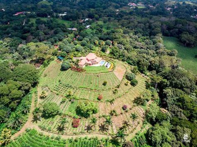 Finca elegante en Atenas y finca cafetalera en funcionamiento. en Atenas, Alajuela — $2,300,000