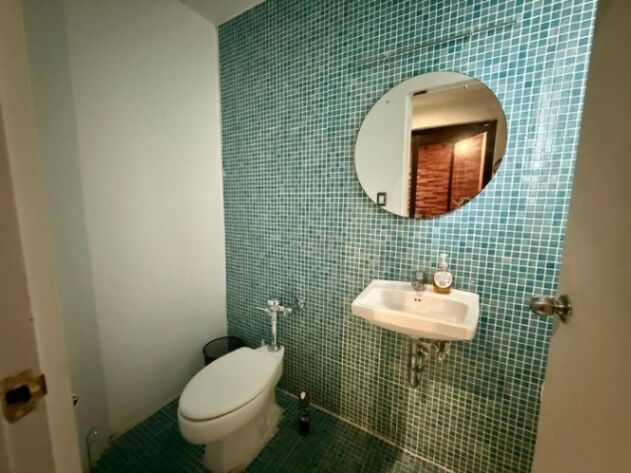 Se alquila local en Plaza Rubí Heredia #26-386 in San Francisco, Heredia — $2,197