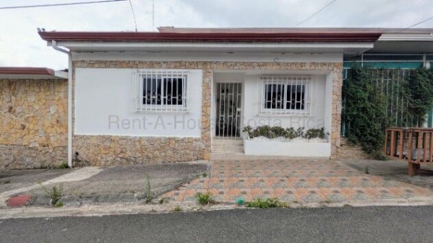 VENTA DE PROPIEDAD CON INGRESOS ACTIVOS. 6 APARTAMENTOS ALQUILADOS TODOS. in San Rafael, Escazú, San José — $600,000