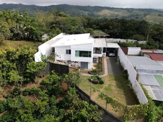 Preciosa Casa con Vistas Espectaculares en San Ramón in Piedades Norte, San Ramón, Alajuela — 110 000 000 ₡ - Photo 4 of 45