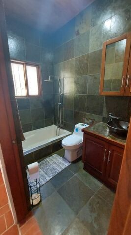 VENTA DE HERMOSA CASA EN CIMARRONES- SIQUIRRES- LIMON in Siquirres, Limón — $390,000