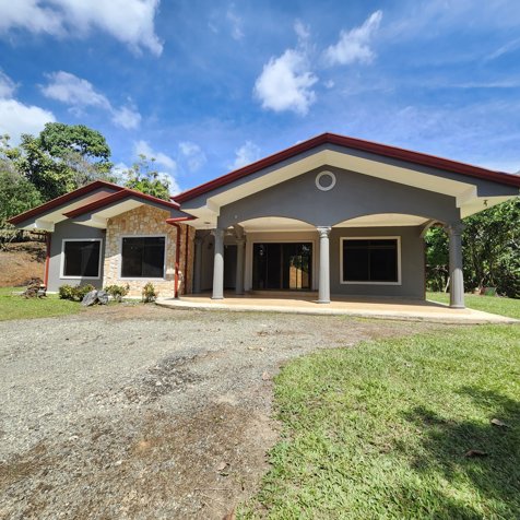 Casa con 4 Cuartos y Rio en La Hermosa en El General, Pérez Zeledón, San José — $350,000