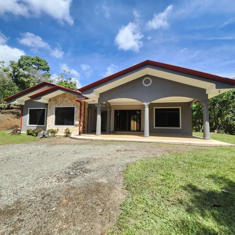 Casa con 4 Cuartos y Rio en La Hermosa en El General, Pérez Zeledón, San José — $350,000