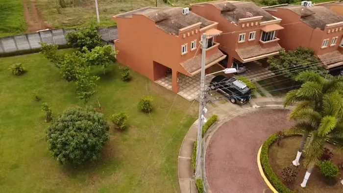 SE VENDE HERMOSA  CASA EN EXCELENTE ESTADO DE CONSERVACIÓN EN LA GUÁCIMA, ALAJUELA en Guácima, Alajuela — ₡ 75 000 000 - Foto 2 de 34