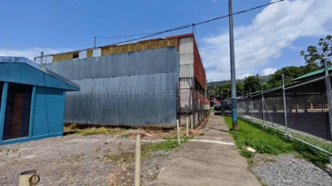 MLS-27-90 LS VENTA PROPIEDAD COMERCIAL TURRIALBA CENTRO CONTACTENOS AL # 86127562 en Turrialba, Cartago — $327,000 - Foto 3 de 10