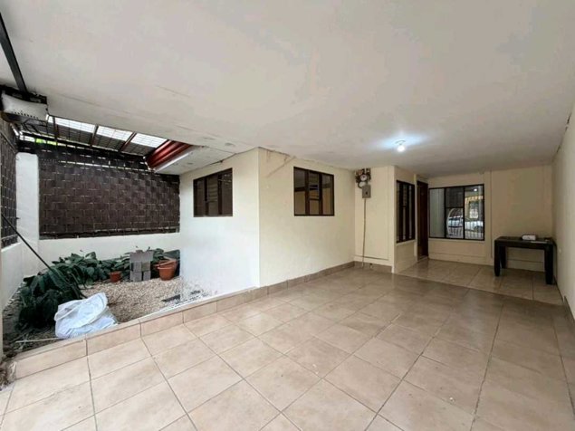 ¡¡GANGA!! CASA EN RESIDENCIAL LLANOS DEL SOL. in Pavas, San José — ₡ 75 000 000