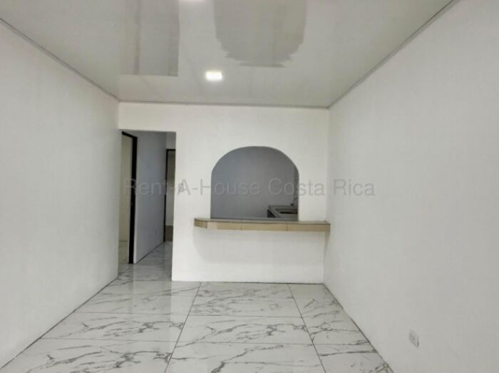 Venta casa remodelada de 1 nivel con 4 hab y cochera #26-2263 GS en San Felipe, Alajuelita, San José — $167,786