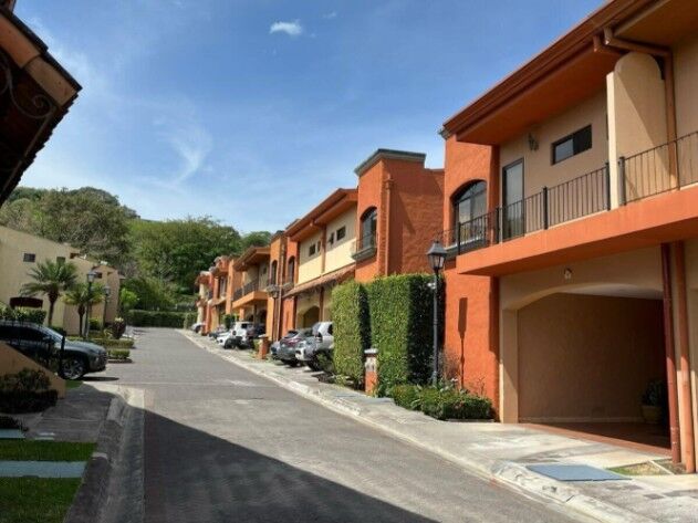 Venta de Encantadora Casa en Brasil de Mora / Mls. 26-1021 OFC JB in Colón, Mora, San José — $250,000