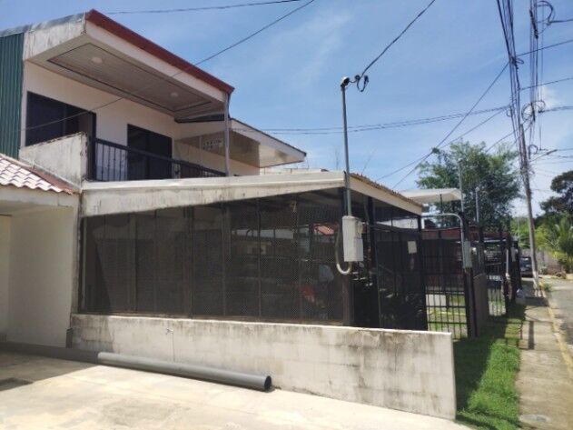 Casa en venta en Jacó en Residencial en Jacó, Garabito, Puntarenas — ₡ 64 000 000