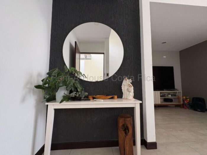 Se alquila casa en Piedades Santa Ana 26-2010 en Piedades, Santa Ana, San José — $1,900