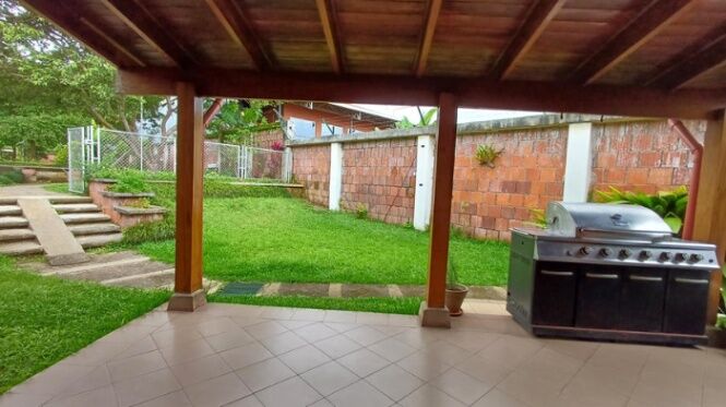 MLS-26-56 LS VENTA CASA GRANADILLA CURRIDABAT en Granadilla, Curridabat, San José — $819,000