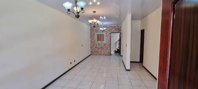 Venta de Casa en Hatillo, San José. RAH 26-158 en Hatillo, San José — $180,000