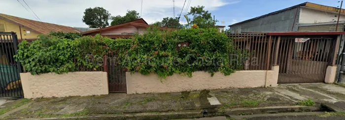 casa de 737 m² para desarrollo en Curridabat Centro en Curridabat, San José — $320,000 - Foto 2 de 10