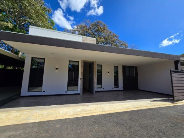 CASA EN VENTA en San José, Atenas, Alajuela — $210,000