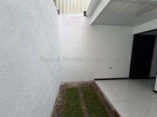 Venta de Casa Esquinera Nueva con Uso Mixto en Tibás #27-227 GS en San Juan, Tibás, San José — 76 000 000 ₡ - Foto 5 de 11