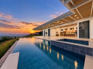 Residencia contemporánea recién construida con vistas al mar