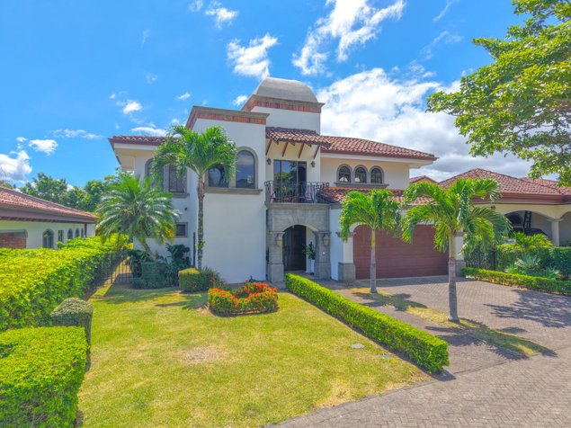 🏡 Elegancia y amplitud en Santa Ana in Santa Ana, San José — $649,000