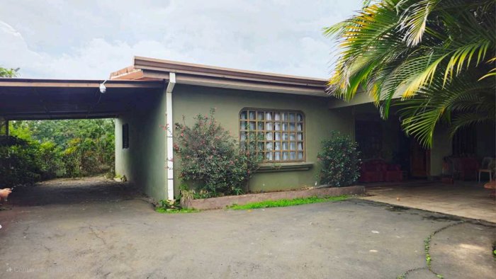 Terreno con Casa en Punto Comercial en Palmares in Palmares, Alajuela — ₡ 150 000 000