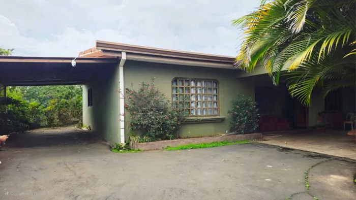 Terreno con Casa en Punto Comercial en Palmares in Palmares, Alajuela — ₡ 150 000 000