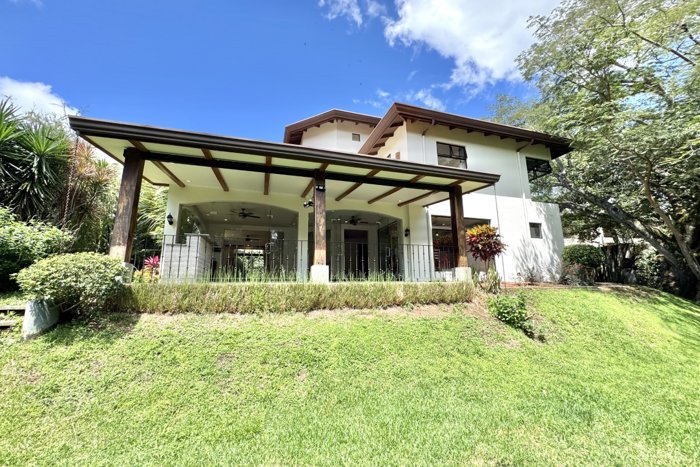 Alquiler de casa en residencial cerrado en Guachipelín de Escazú en San Rafael, Escazú, San José — $4,000