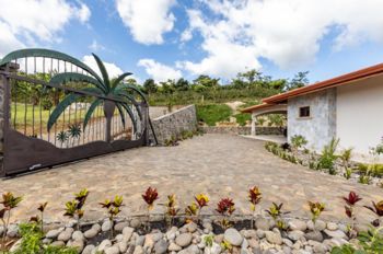 Casa en venta en Naranjo en Oro Monte Comunidad Cerrada in Cirrí Sur, Naranjo, Alajuela — $1,110,000 - Photo 4 of 59