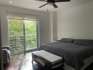 Viva Distrito 4 con Jardín Privado | Apartamento en Alquiler en Escazú in Jardín, Dota, San José — $2,800 - Photo 5 of 10