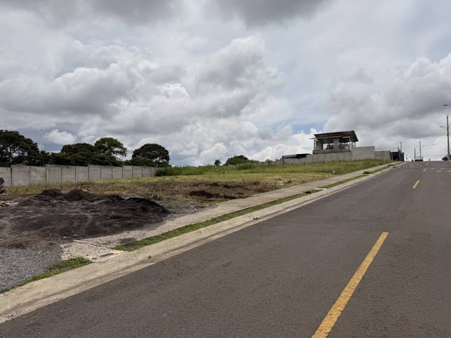 Lote en venta San Isidro de Heredia. in San Isidro, Heredia — ₡ 65 000 000 - Photo 3 of 4