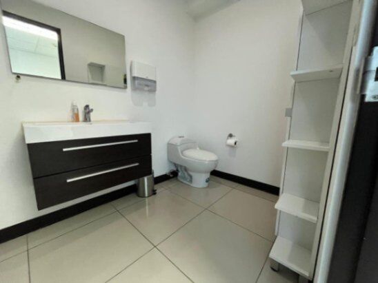Proyecte la mejor imagen, teniendo su Oficina en la torre empresarial de mayor prestigio in Santa Ana, San José — $1,583
