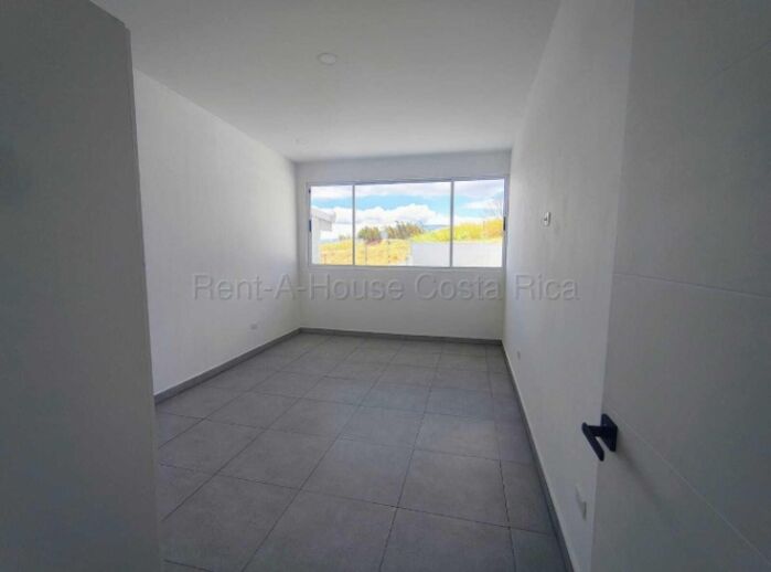 Casa contemporánea de 2 niveles con acabados de lujo, balcón y cocina moderna #26-1686 GS in San Josecito, San Rafael, Heredia — $315,000