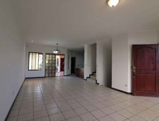 Hermosa Casa en Condominio – Guachipelín, Escazú in Escazú, San José — 257 000 ₡ - Photo 5 of 16