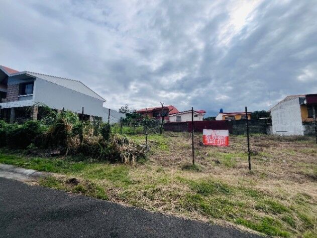 Lotes en Venta. Residencial Los Adobes, Alajuela en Alajuela — ₡ 37 000 000