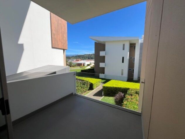 Venta de hermoso apartamento en Santa Ana 26-969 in Santa Ana, San José — $215,000