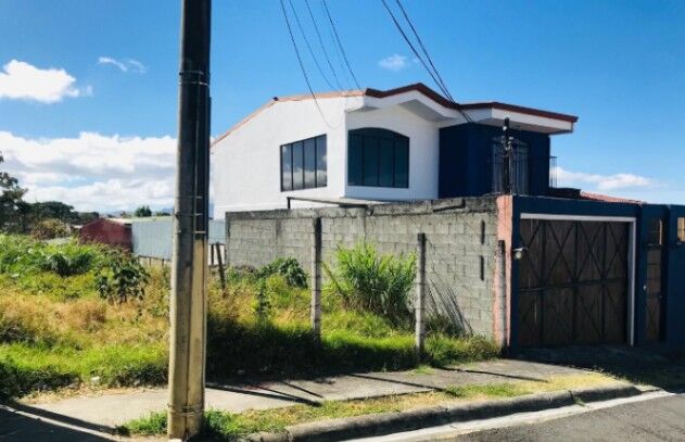 Se vende lote en Mercedes Heredia 25-1066 en Mercedes, Heredia — ₡ 97 094 500