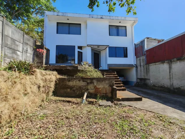 Se vende Casa Rebajada San Antonio, Desamparados en San Antonio, Desamparados, San José — ₡ 133 000 000