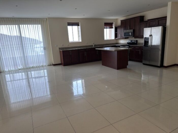 Alquiler de Apartamento en San Rafael de Escazú. RAH 26-633 in San Rafael, Escazú, San José — $2,400