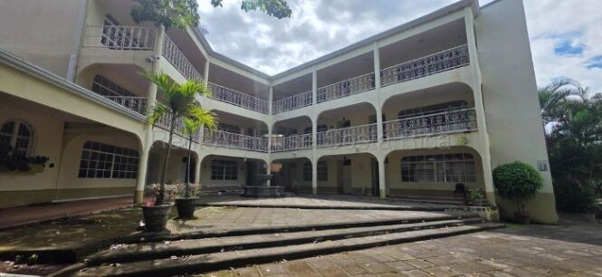 SE VENDE EDIFICIO IDEAL PARA CENTRO EDUCATIVO SANTA ANA en Salitral, Santa Ana, San José — $1,500,000