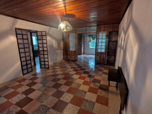 Venta de Casa en Santa Ana. RAH 26-2165 in Santa Ana, San José — ₡ 110 000 000