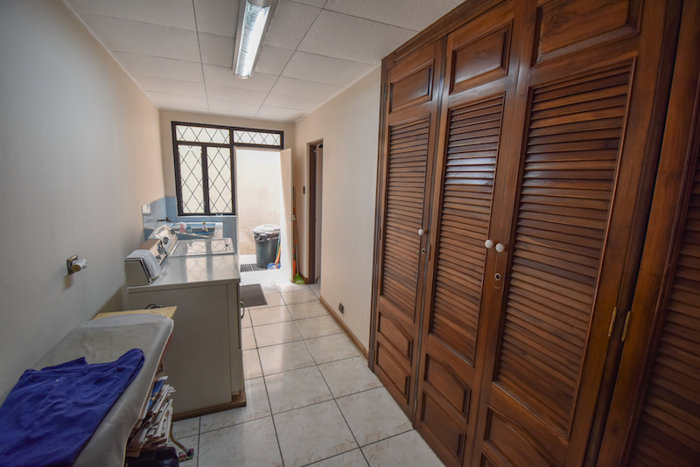Casa De 3 Habitaciones + Oficina En Pinares in Sánchez, Curridabat, San José — $415,000 - Photo 2 of 31