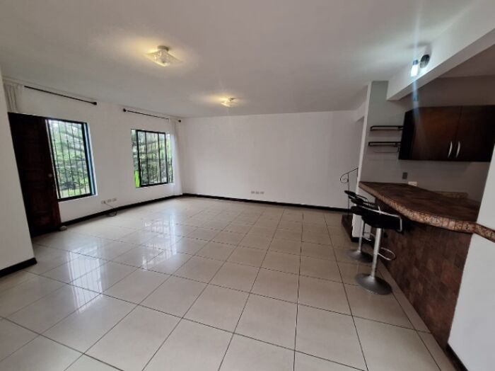 ALQUILER AMPLIA CASA ESCAZU BELLO HORIZONTE RESIDENCIAL PRIVADO en Pozos, Santa Ana, San José — $1,600